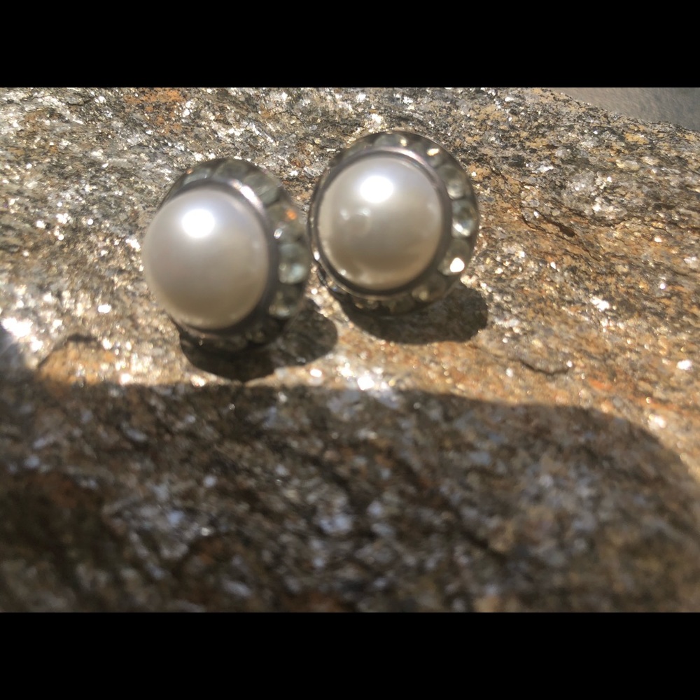 Vintage pearl and Chrystals pearced earrings